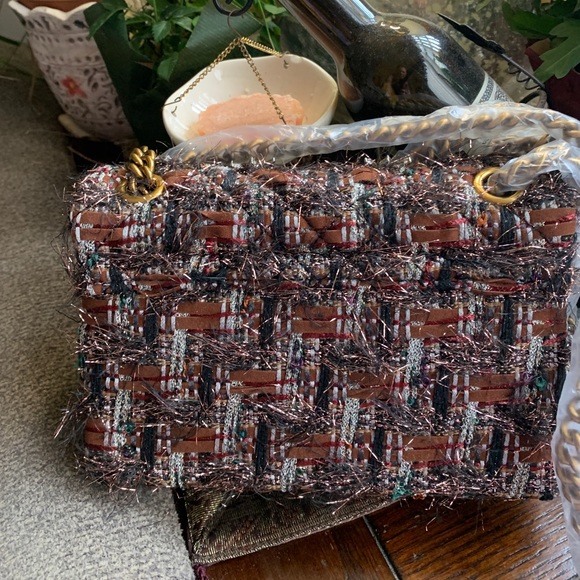 SOLD⛔️Authentic KURT GEIGER LONDON Tweed lock flowers crystal flap fringe Crosb - Picture 13 of 14